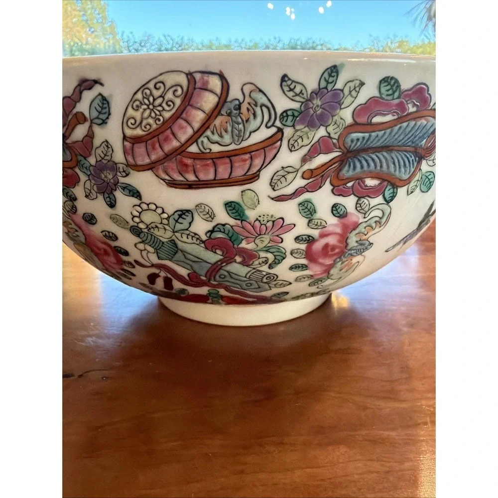 Vintage Chinese Famille Rose Porcelain Serving Bowl w/ Figures & Shou Symbol 10